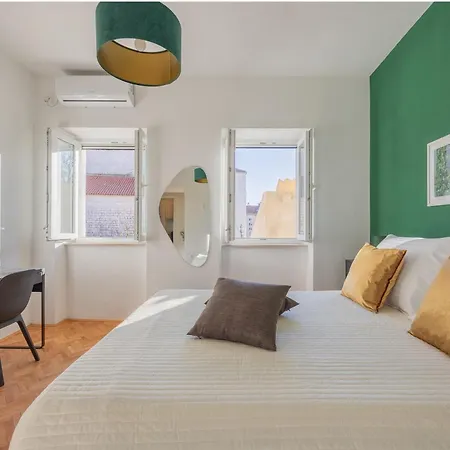 Center * Ζαντάρ