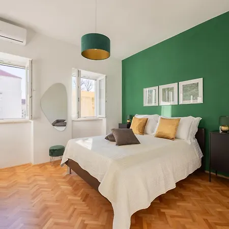 Center * Ζαντάρ