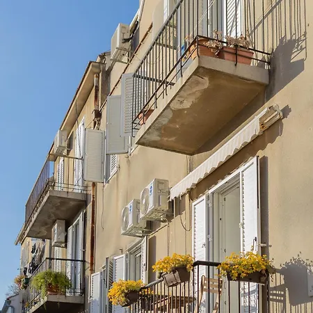 Apartment Center *
